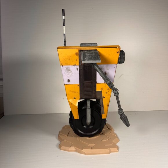 The Borderlands Claptrap AMC Exclusive Tin Popcorn Bucket - Picture 4 of 8